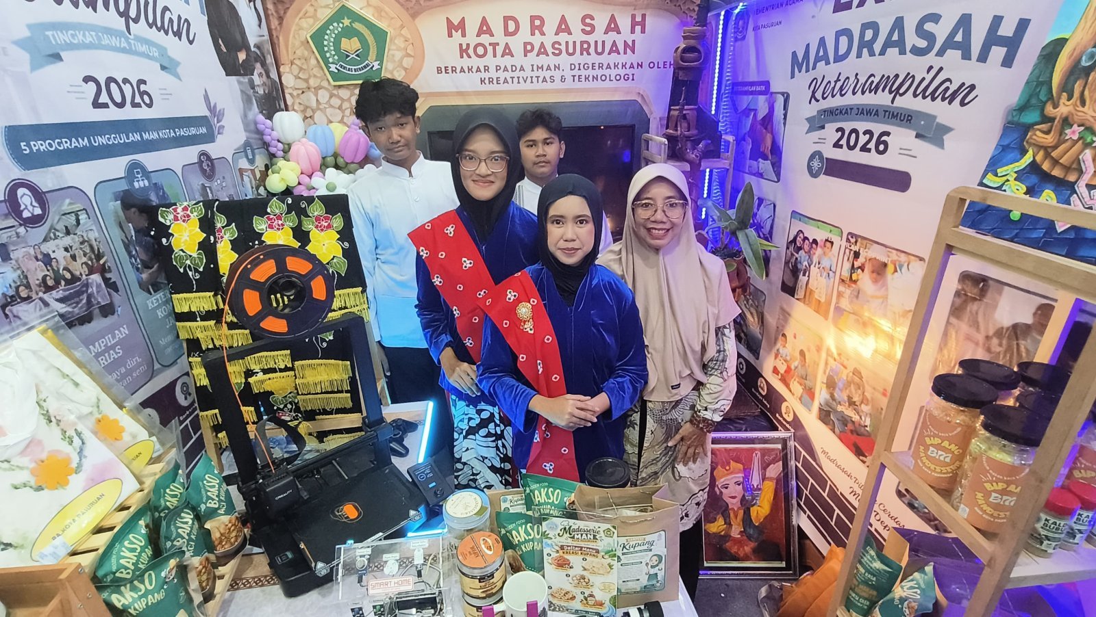 Tim Dekorasi Stand MAN Kota Pasuruan